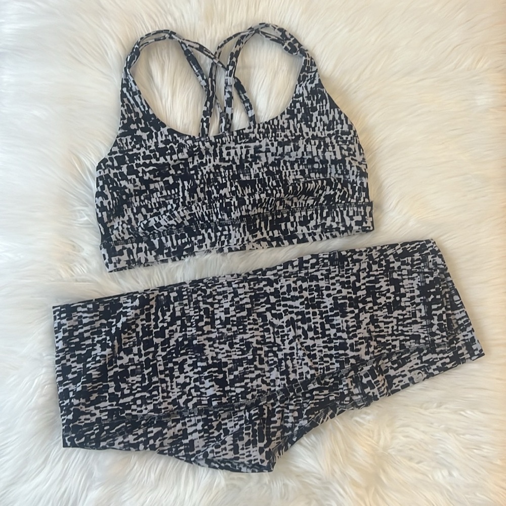 lululemon athletica Black and White Printed Leggings & Bra Set